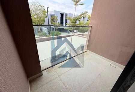 3 bedroom Townhouse, corner Unit, Ready to move - Photo 2