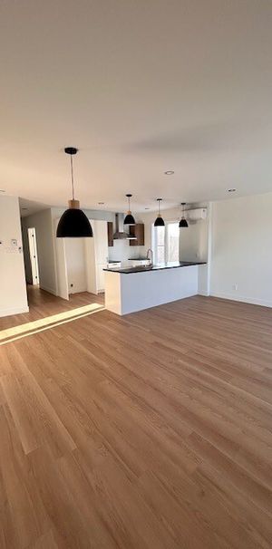 5 1/2 Disponibles Au 4e étage : Juillet - Photo 1