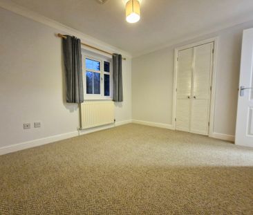 3 bedroom semi-detached to let - Photo 2