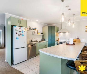 Spacious family haven with two lounges and a secure fenced yard! - Photo 1