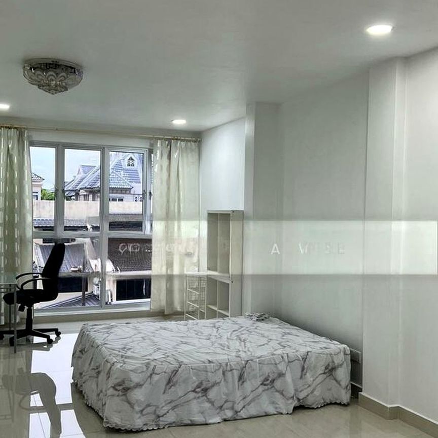 Jalan Limau Kasturi (D16), Detached - For Rent - Photo 1