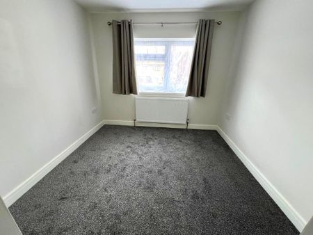 8 bedroom semi-detached house to rent - Photo 5