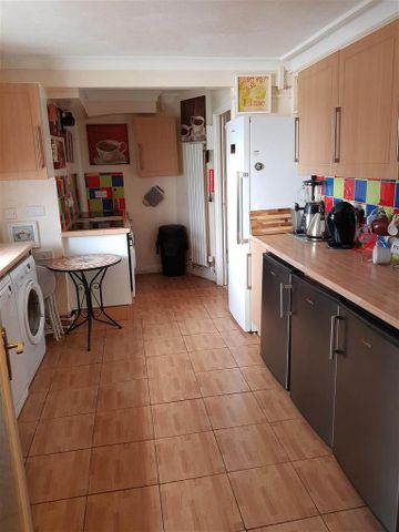 1 bedroom semi-detached house to rent - Photo 5