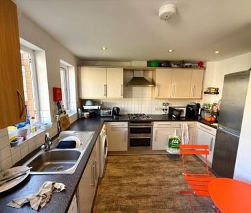 1 bedroom in a house share to rent - Photo 3