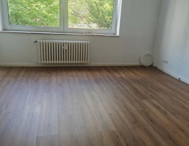 3ZW WOHNUNG BALKON WANNENBAD KÜCHE GÄSTE WC GARTEN MITBENUTZUNG SCHEIDSTR/MARBACHWEG U BAHN U5 BUS M34 2er WG GEEIGNET - Photo 1