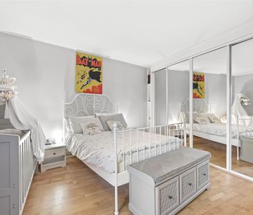 Battersea Church Road, London - Photo 1