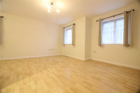 Warwick Road, West Drayton - Photo 2