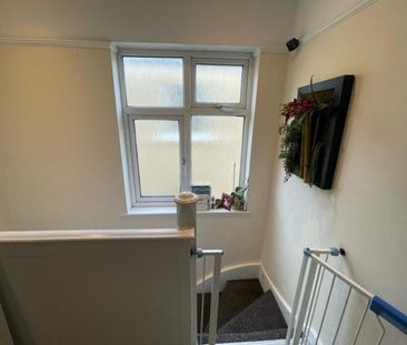 4 bedroom semi-detached house to rent - Photo 5