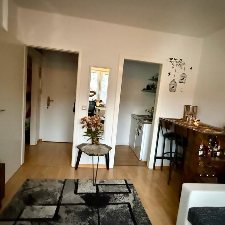 Cozy well furnished apartment! LADIES ONLY! - Photo 1