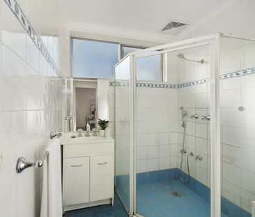 Spacious Two Bedroom Apartment in a Quiet Cul-de-Sac - Photo 4