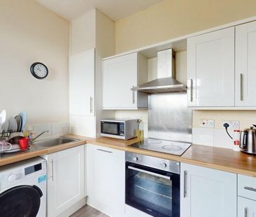 3 bedroom house of multiple occupation to rent - Photo 3