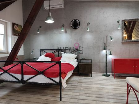 Do wynajmu przestronna, nowoczesna kawalerka . - Zdjęcie 3