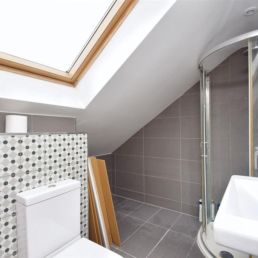 Pinner Road, Northwood, HA6 - Photo 1