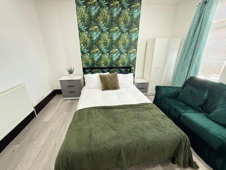 1 bedroom in a house share to rent - Photo 3