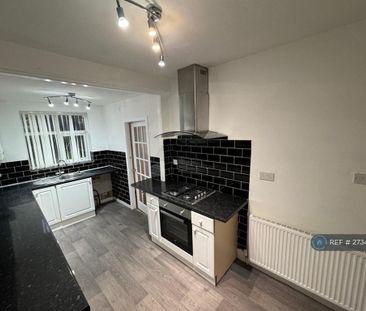 3 bedroom semi-detached house to rent - Photo 5