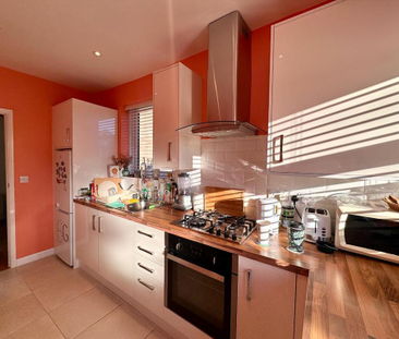 3 bedroom semi-detached bungalow to rent - Photo 1