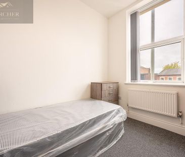 4 bedroom flat to rent - Photo 2