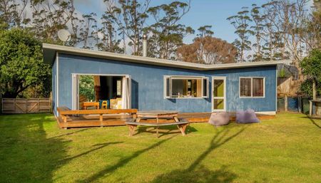 LITTLE BLUE BEACH HOUSE - Photo 2