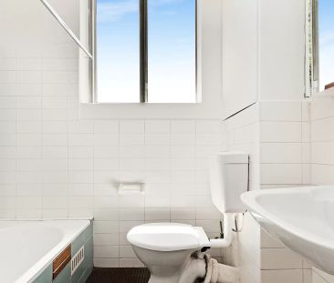 SPACIOUS SUNNY STUDIO IN GREAT LOCATION - Photo 4