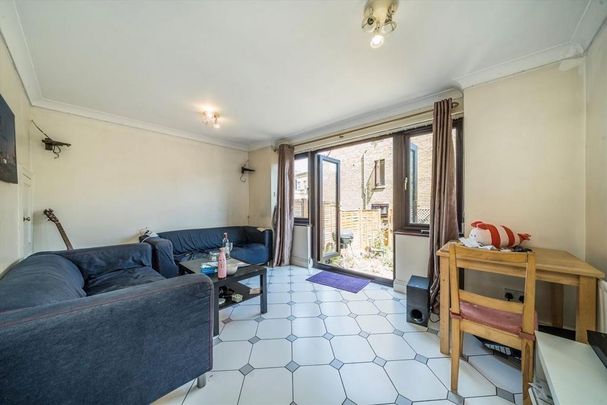4 bedroom terraced house to rent - Photo 1