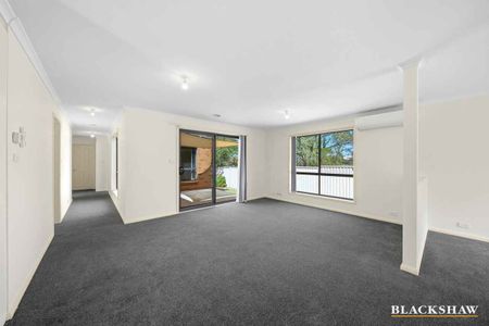 SPACIOUS, SINGLE LEVEL TOWN HOUSE - Photo 3