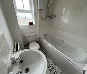 3 bedroom end of terrace house to rent - Photo 3