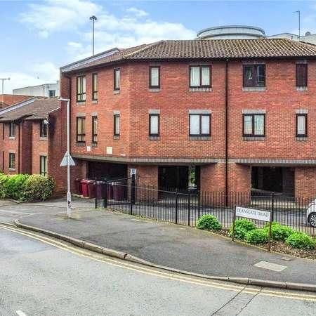 Caxton House, Deansgate Road, Reading, Berkshire, RG1 - Photo 1