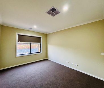 4 Bedroom In Prime Location - Not To Be Missed!! - Photo 5