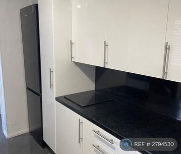 3 bedroom terraced house to rent - Photo 6