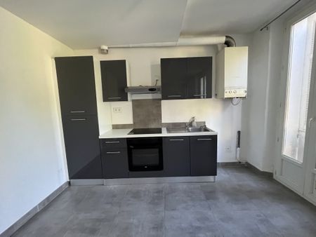 Location Appartement 3 pièces 80m² HYERES 83400 - Photo 5