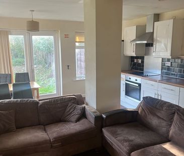 5 Bed Semi-Detached House, Mornington Crescent, M14 - Photo 2