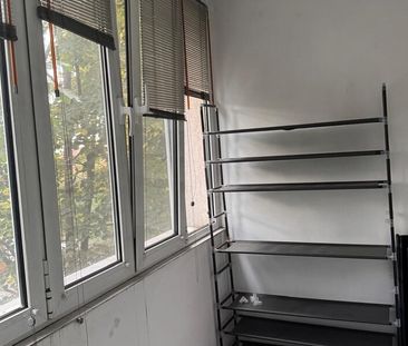 Berceni- decomandat, 2 gr sanitare, loc de parcare - Photo 4