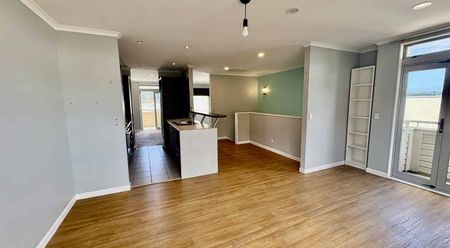 Sunny Townhouse in Greta Point - Photo 3