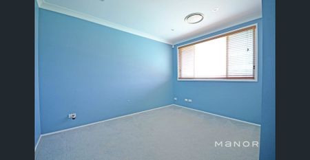 Spacious 5-Bedroom Family Home with Pool in Prime Kings Langley Location - Photo 5