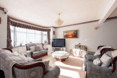 3 bedroom semi-detached house to rent - Photo 2