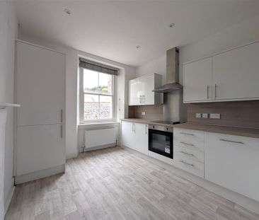 4 bedroom apartment to rent - Photo 3