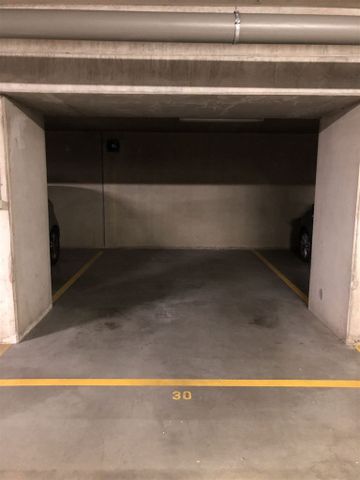 Gezellig appartement met 2 slaapkamers, tof terras en autostaanplaats, gelegen vlakbij het centrum van Maaseik. - Photo 2