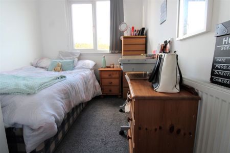 6 bedroom Semi-detached house to rent - Photo 5