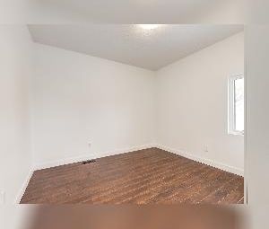 3 Bed 1 Bath Upper Suite Mount Pleasant Calgary - Photo 5
