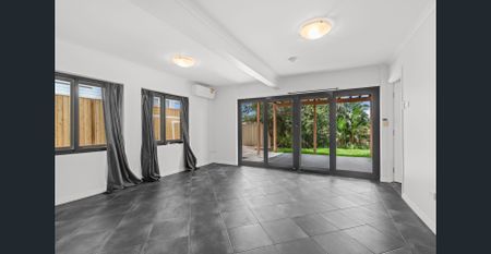 Spacious Family Home in Prestigious Balmoral Location - Photo 4