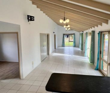 Charming Family Home in a Tranquil Court - Photo 5