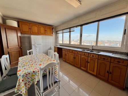 Apartamento T4 no Centro de Aveiro com vistas deslumbrantes para a cidade e salinas... - Photo 4