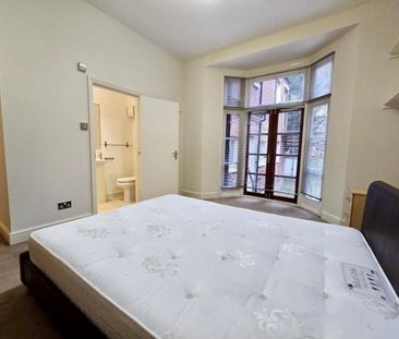 2 Bedroom, 2 bath, 1 reception Flat - Photo 3