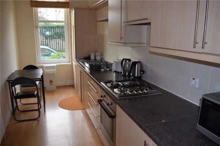 2 bedroom flat to rent - Photo 4