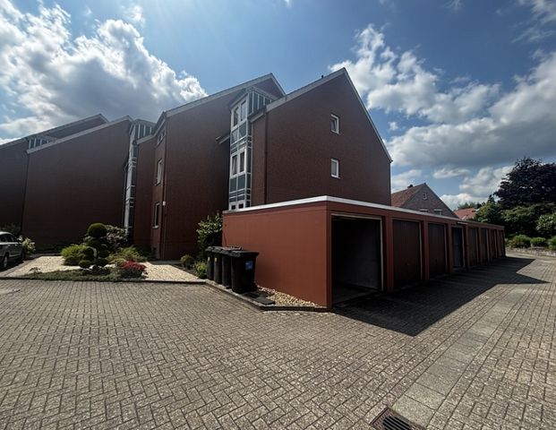 Schöne gepflegte 3-Zimmer-Dachgeschosswohnung mit Loggia am Cityrand! - Photo 1