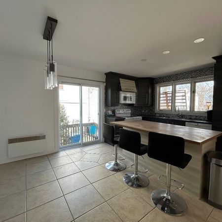 Logement à louer, 5 chambres à coucher - Photo 3