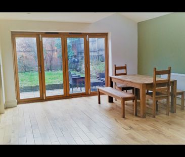 4 Bed Terraced House, St. John's Hill Grove, SW11 - Photo 2