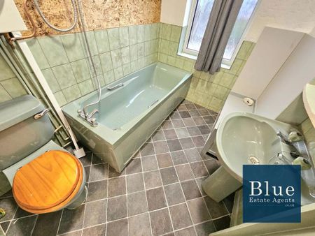 4 bedroom semi-detached house to rent - Photo 5