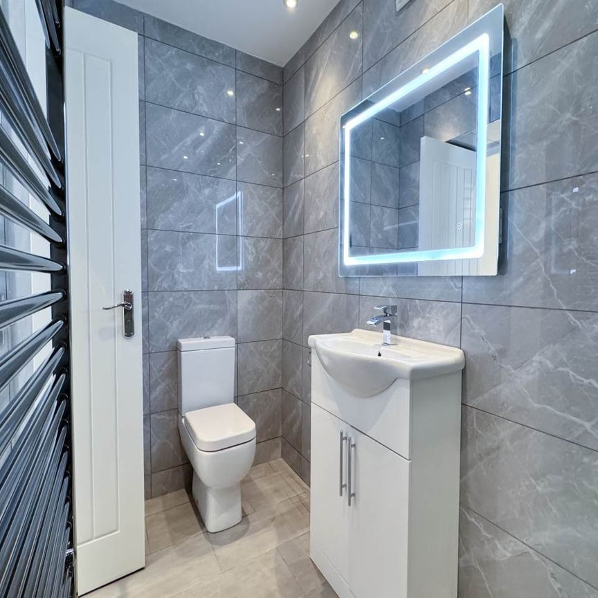 The Parade, Roath, Cardiff - Photo 1