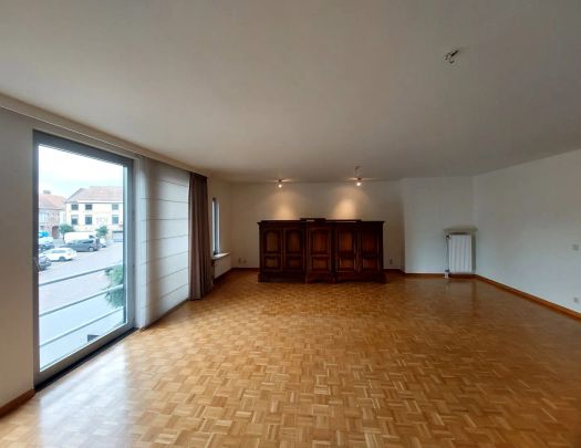 Te huur – Ruim duplexappartement met 4 slaapkamers in het centrum van Wakken 📍 Wapenplaats 29 - Photo 1